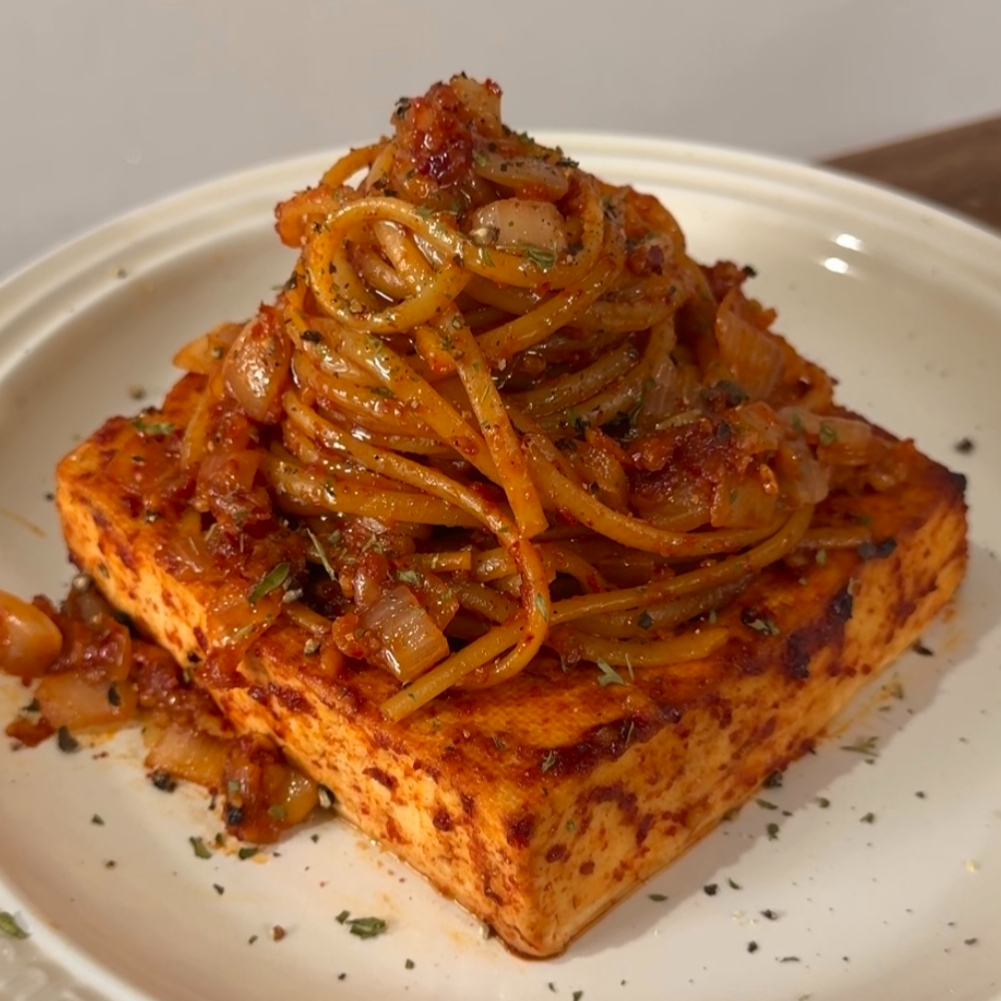 [Recipe] Spicy Gochujang Pasta with Tofu Bowl