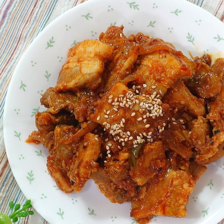 [Recipe] Spicy Korean Pork Stir-Fry (Jeyuk Bokkeum)