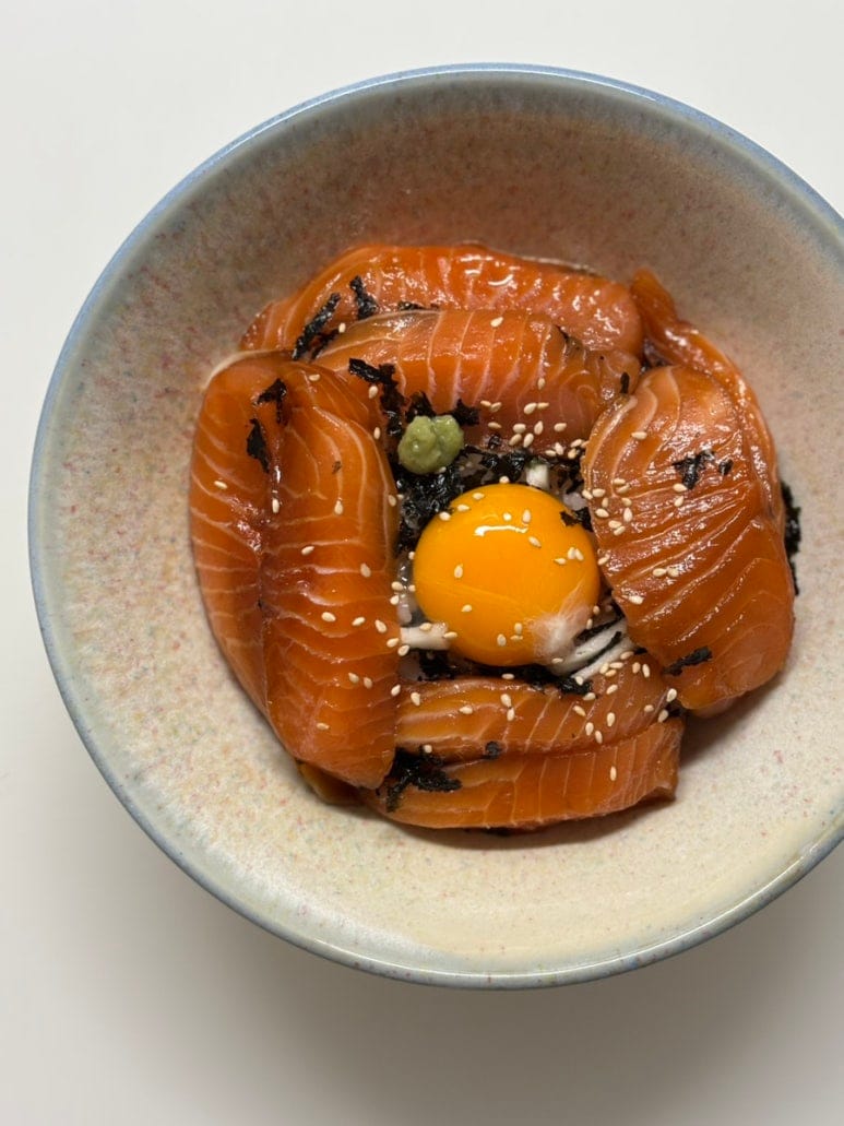 [Recipe] Easy Soy-Marinated Salmon Rice Bowl